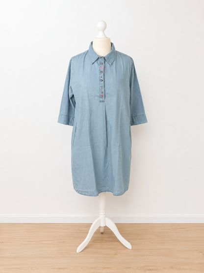 Jeanskleid mit Zierknopfleiste