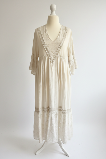 Boho Kleid weiße Wand
