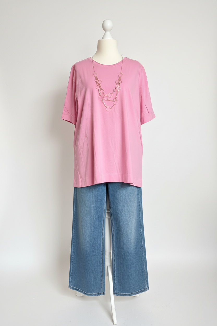 Rosa T-Shirt mit Silberkette