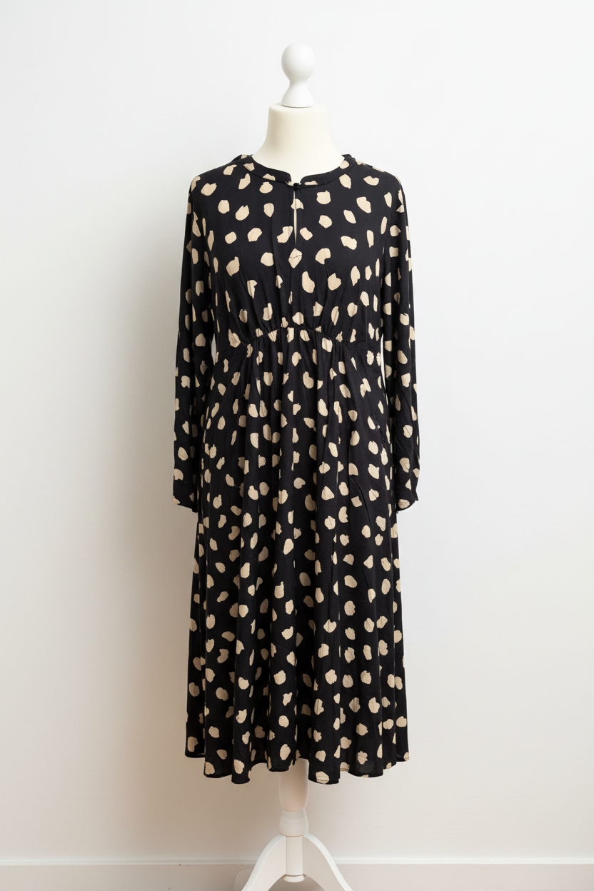 Schwarzes Kleid
